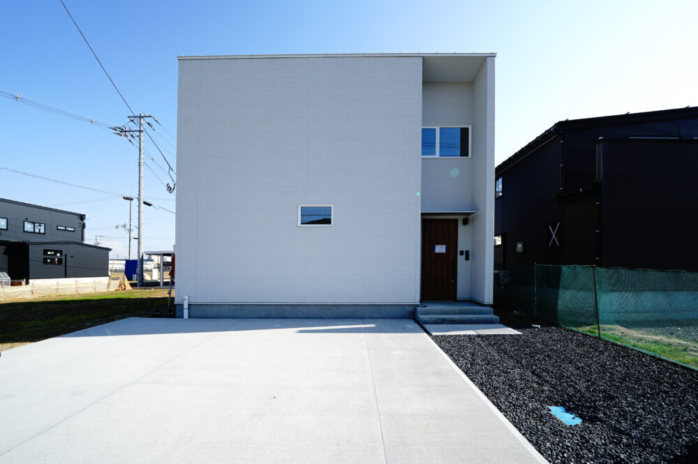 【 販売会 】暮らしやすい分譲地内のデザイン住宅｜燕市吉田南
