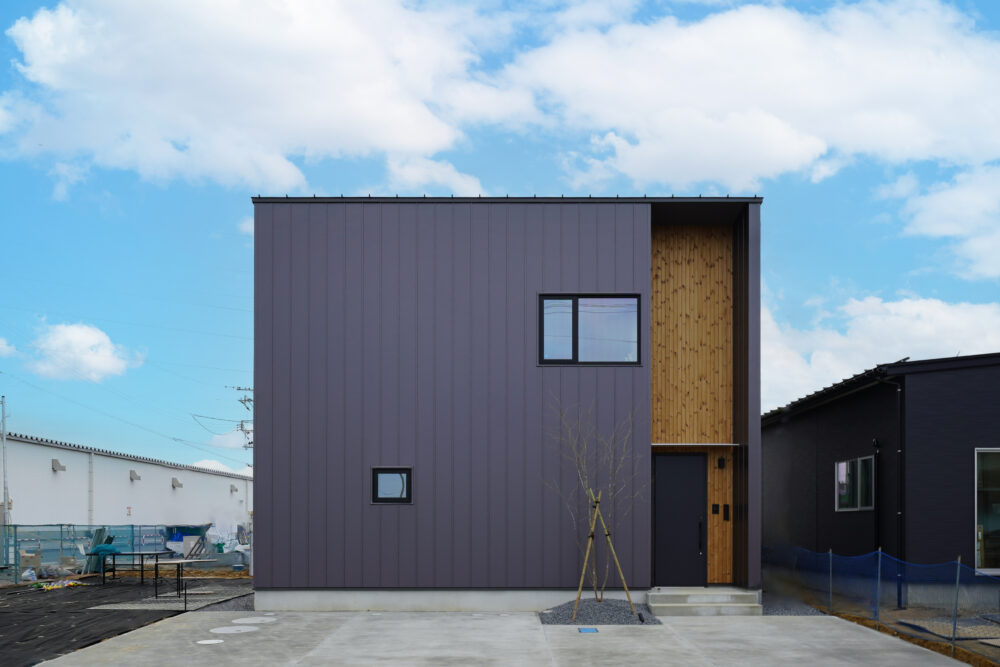 【 見学会 】雪国仕様の小屋付きモダンハウス｜三条市東新保