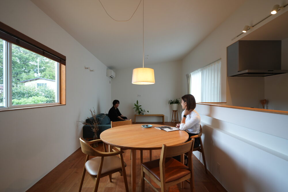 光を囲む、コの字の家